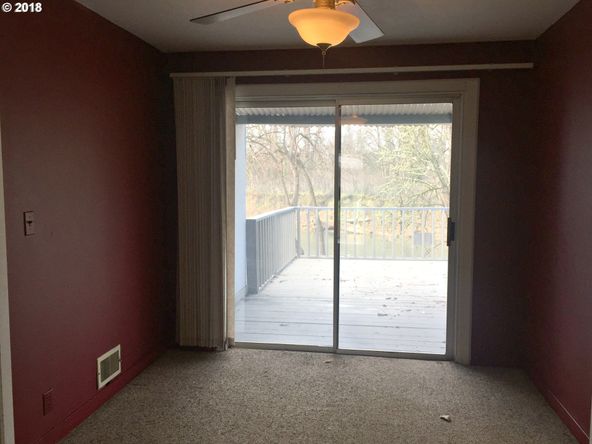 310 SE Pine St, Roseburg, OR 97470